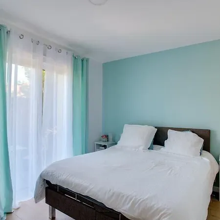 Lea De Paris Apartmanhotel 3*