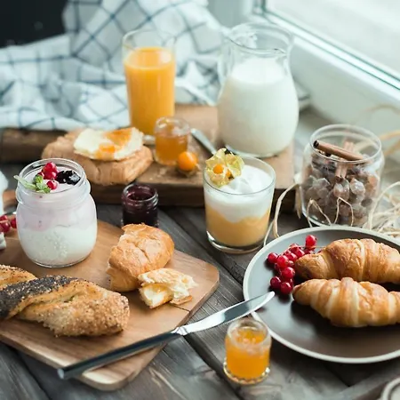 Apartmanhotel Lea De Paris 3*